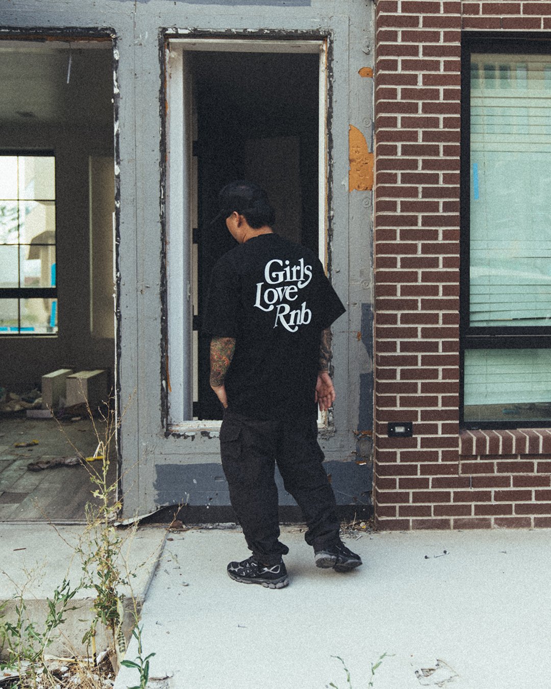 Girls Love Rnb Black Tee - trainofthoughtcollective
