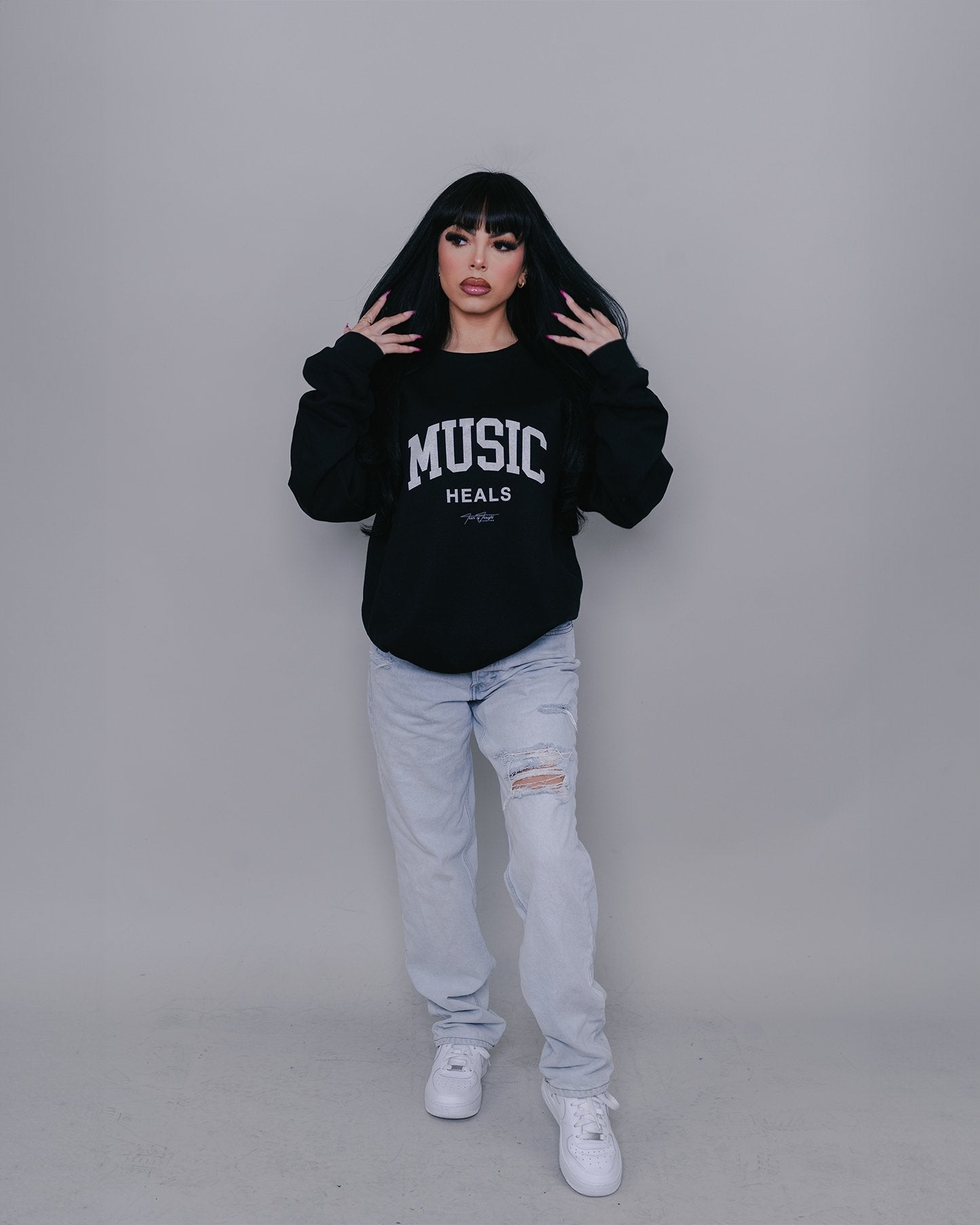 Music Heals Crewneck Black Sweatshirt - trainofthoughtcollective